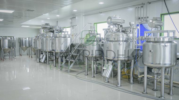 Stainless steel compounding vessels